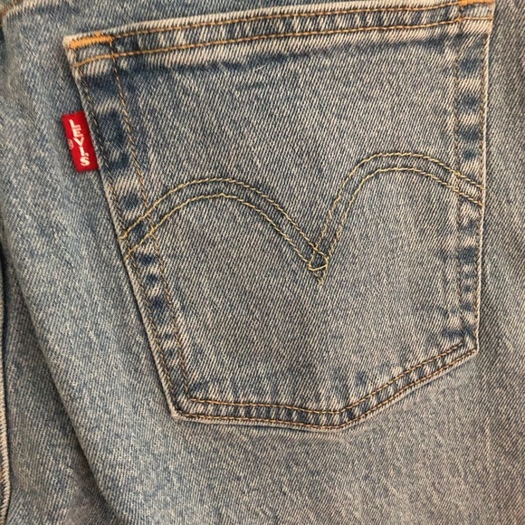 Levi’s 501 Button Fly 28/28 Iconic Denim Light Wash Jeans - Picture 10 of 16